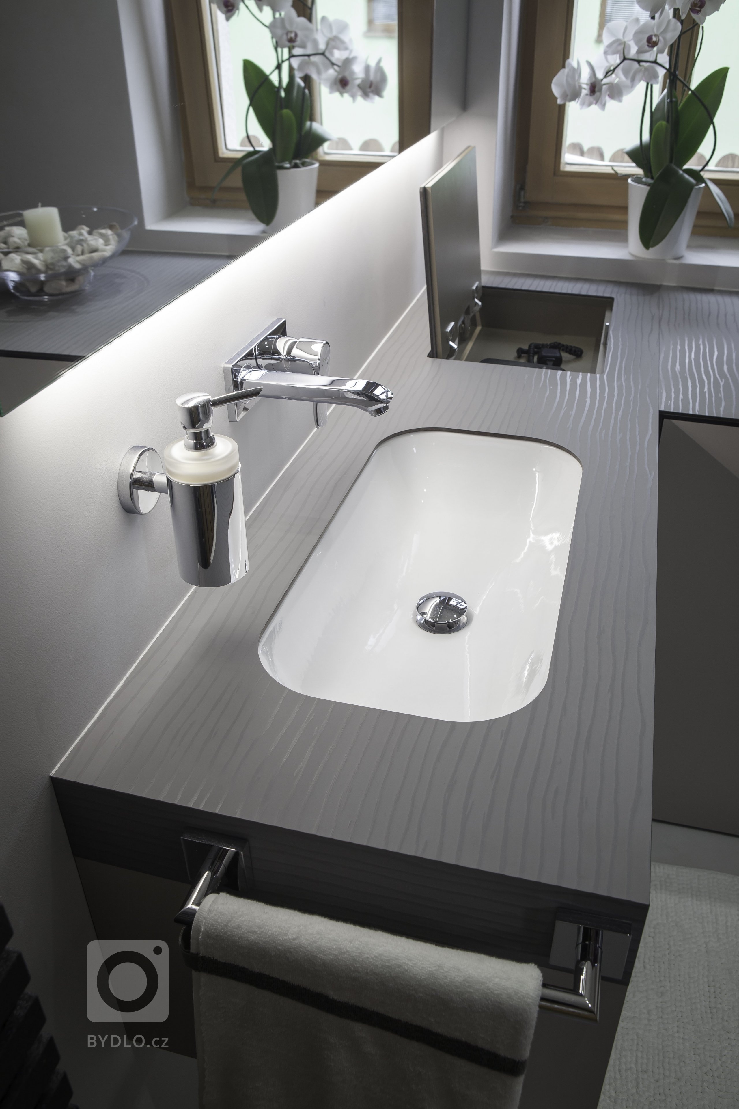 Vše začalo požadavkem na nábytek do koupelny. Nakonec LE BON navrhl a realizoval kompletní interiér. Protože v tomto domě byla už řada prvků, jako podlahy,…