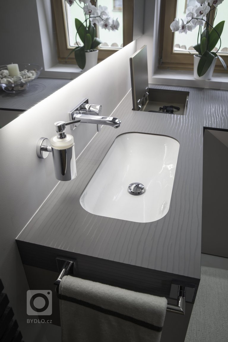 add picture to album