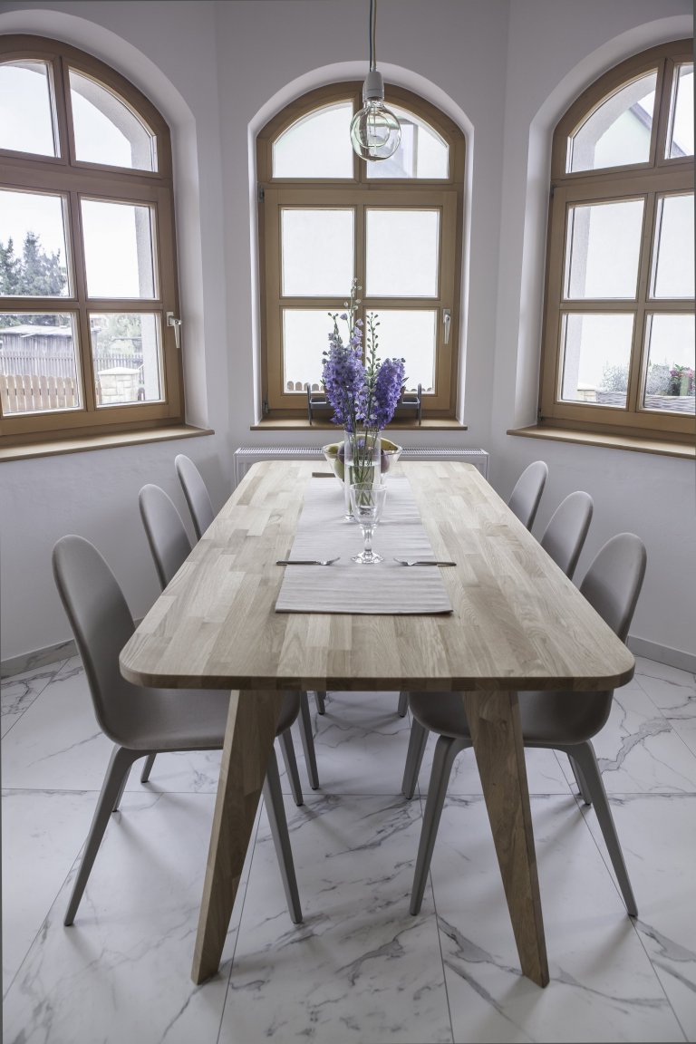 Vše začalo požadavkem na nábytek do koupelny. Nakonec LE BON navrhl a realizoval kompletní interiér. Protože v tomto domě byla už řada prvků, jako podlahy,…