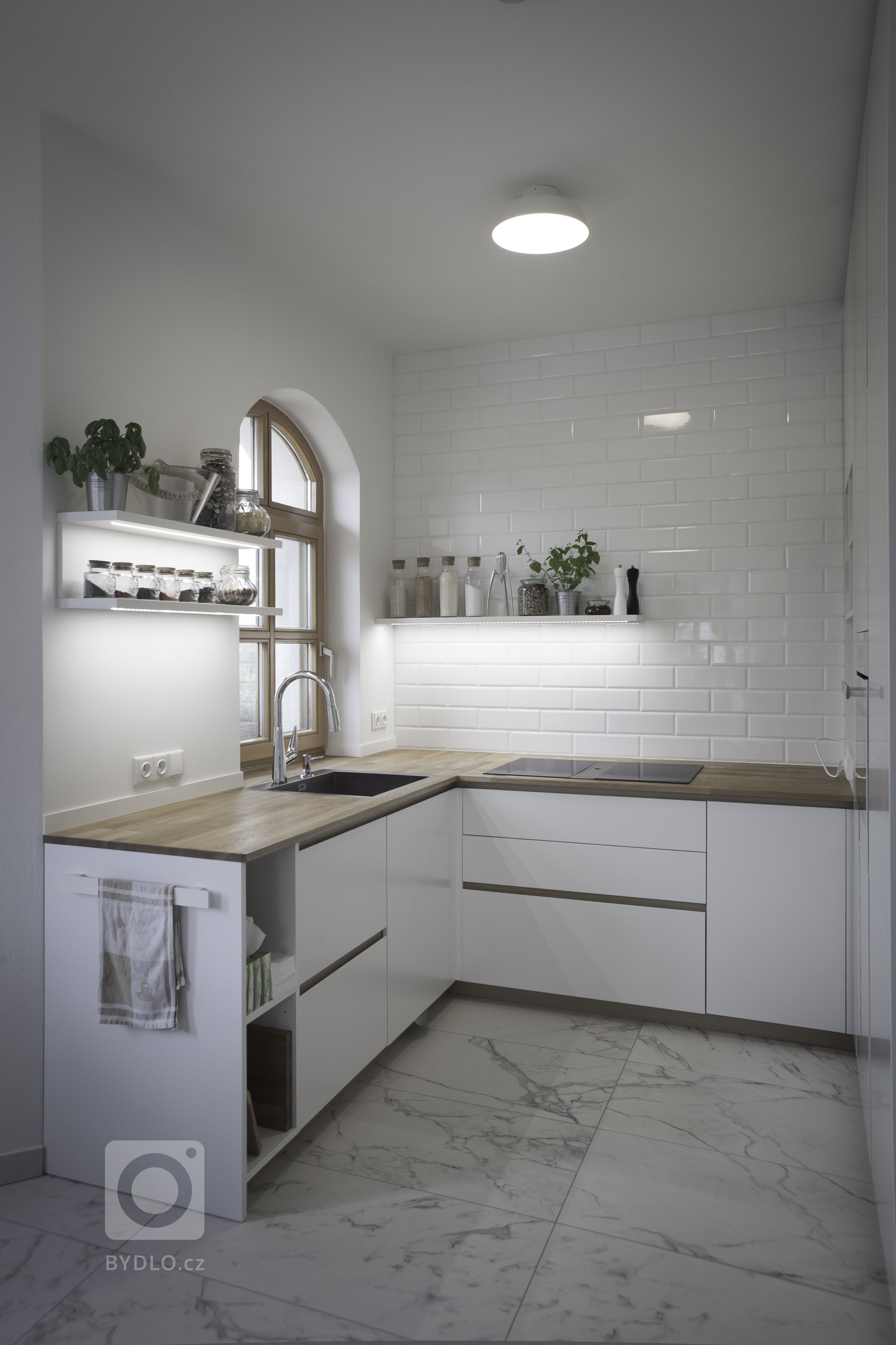 Vše začalo požadavkem na nábytek do koupelny. Nakonec LE BON navrhl a realizoval kompletní interiér. Protože v tomto domě byla už řada prvků, jako podlahy,…