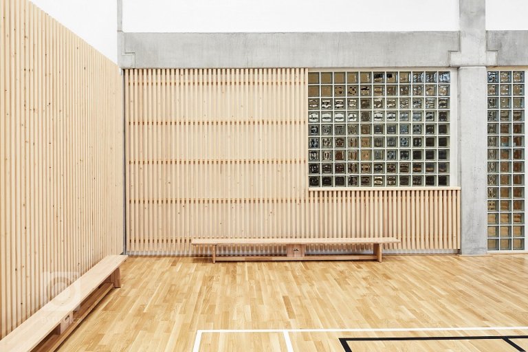 add picture to album