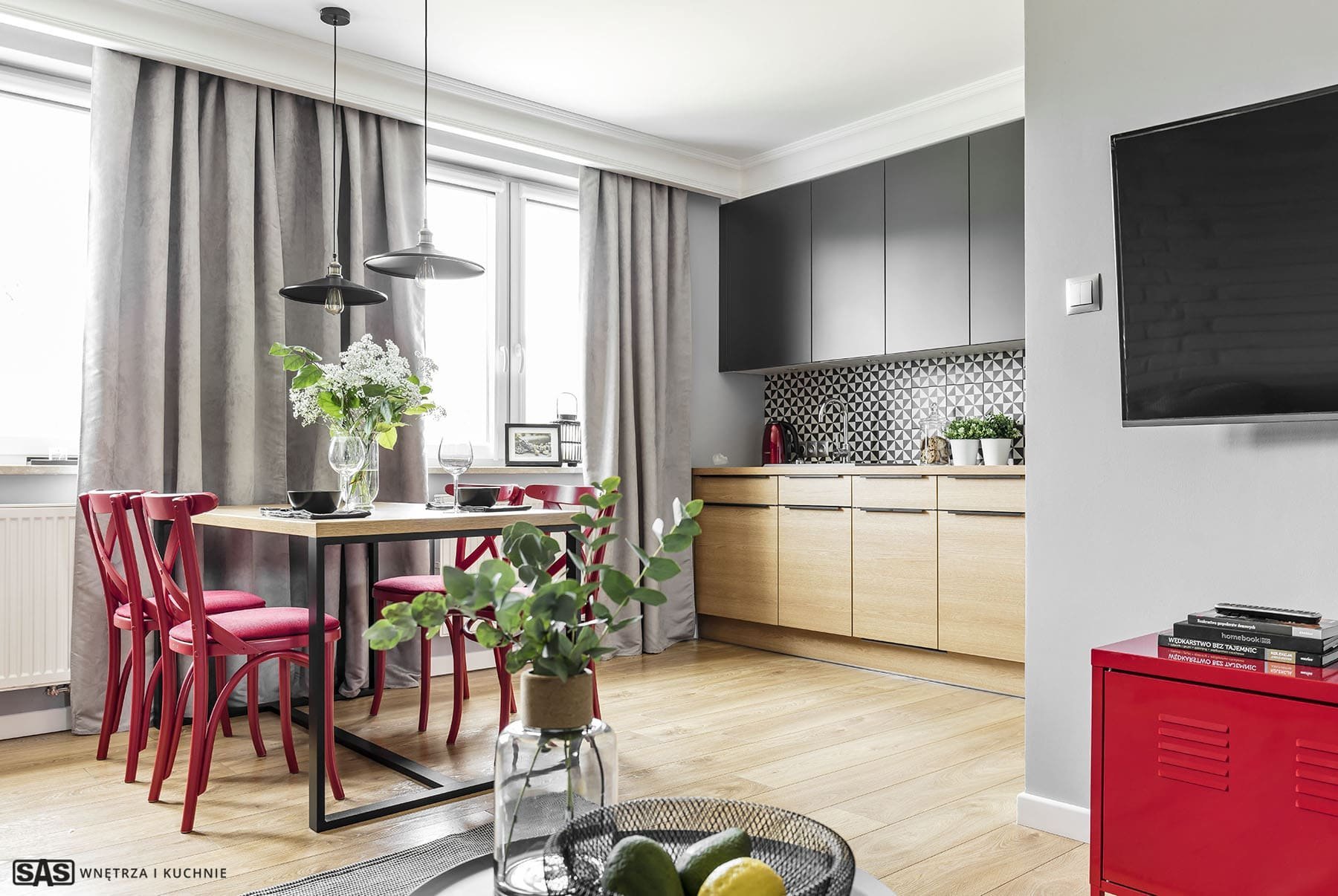 Osobitý interiér - bydlení s šedou