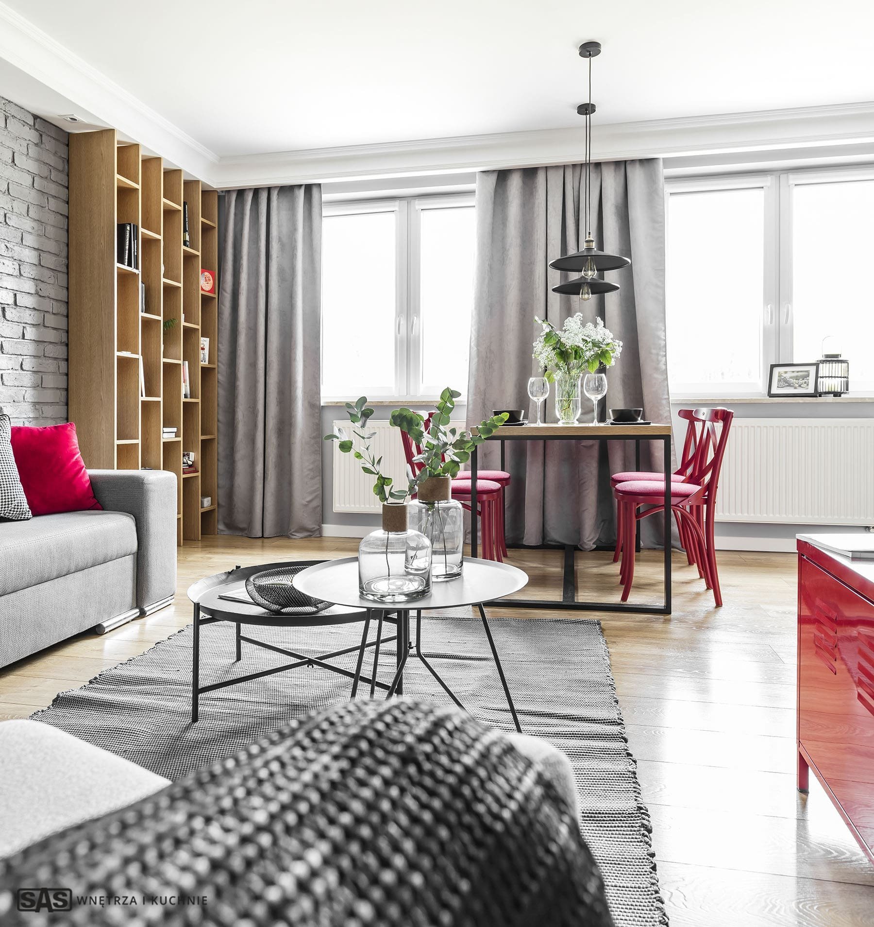 Osobitý interiér - bydlení s šedou