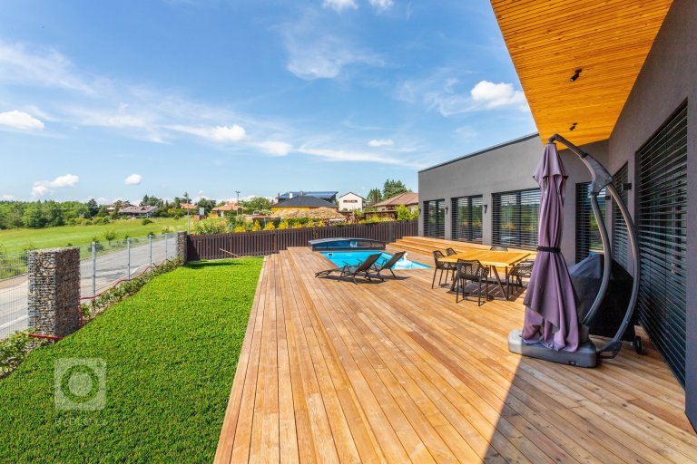 add picture to album