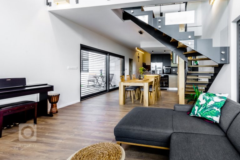 add picture to album