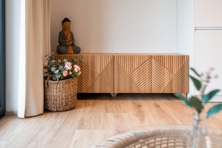 Projekt v nově stojící developerské rezidenci na kraji Zlína, který se odehravá ve stylu Boho.&nbsp;Důraz projektu byl kladený na jednoduchost, prostost a…