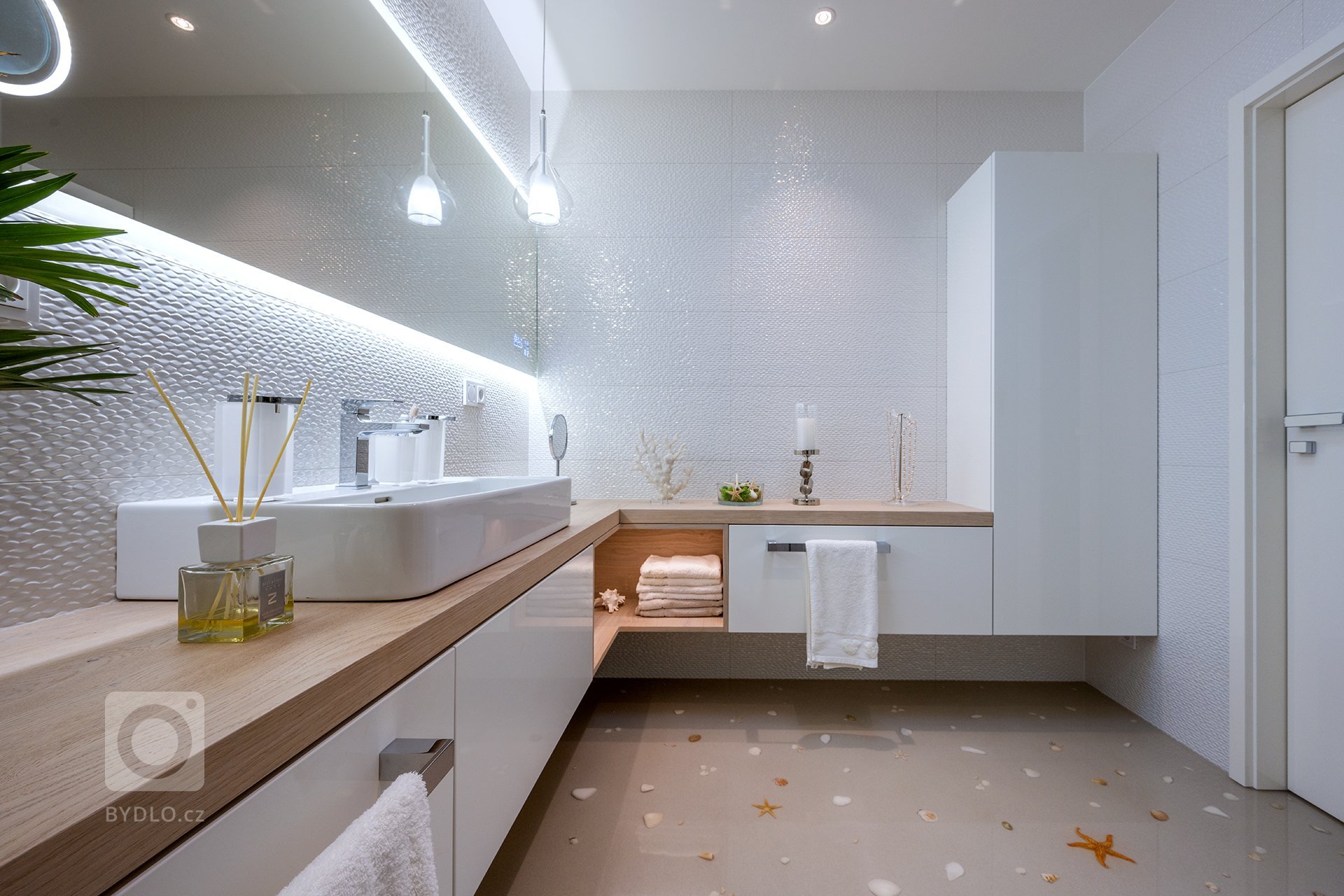 Jedinenčá realizace celého bytu v samotném centru Zlín. Cílem bylo sladit veškére materiály v jedno a nenechat se ovlivnit, tím že to nejde.&nbsp;
