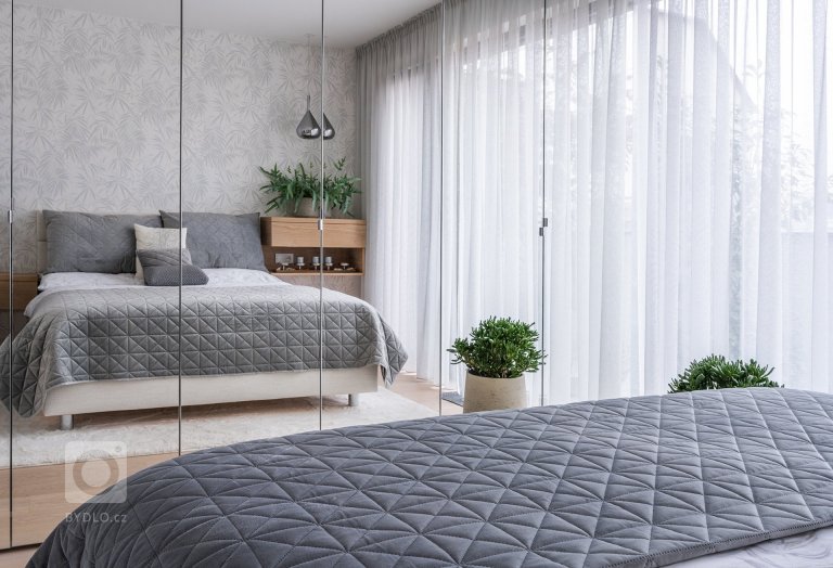 add picture to album