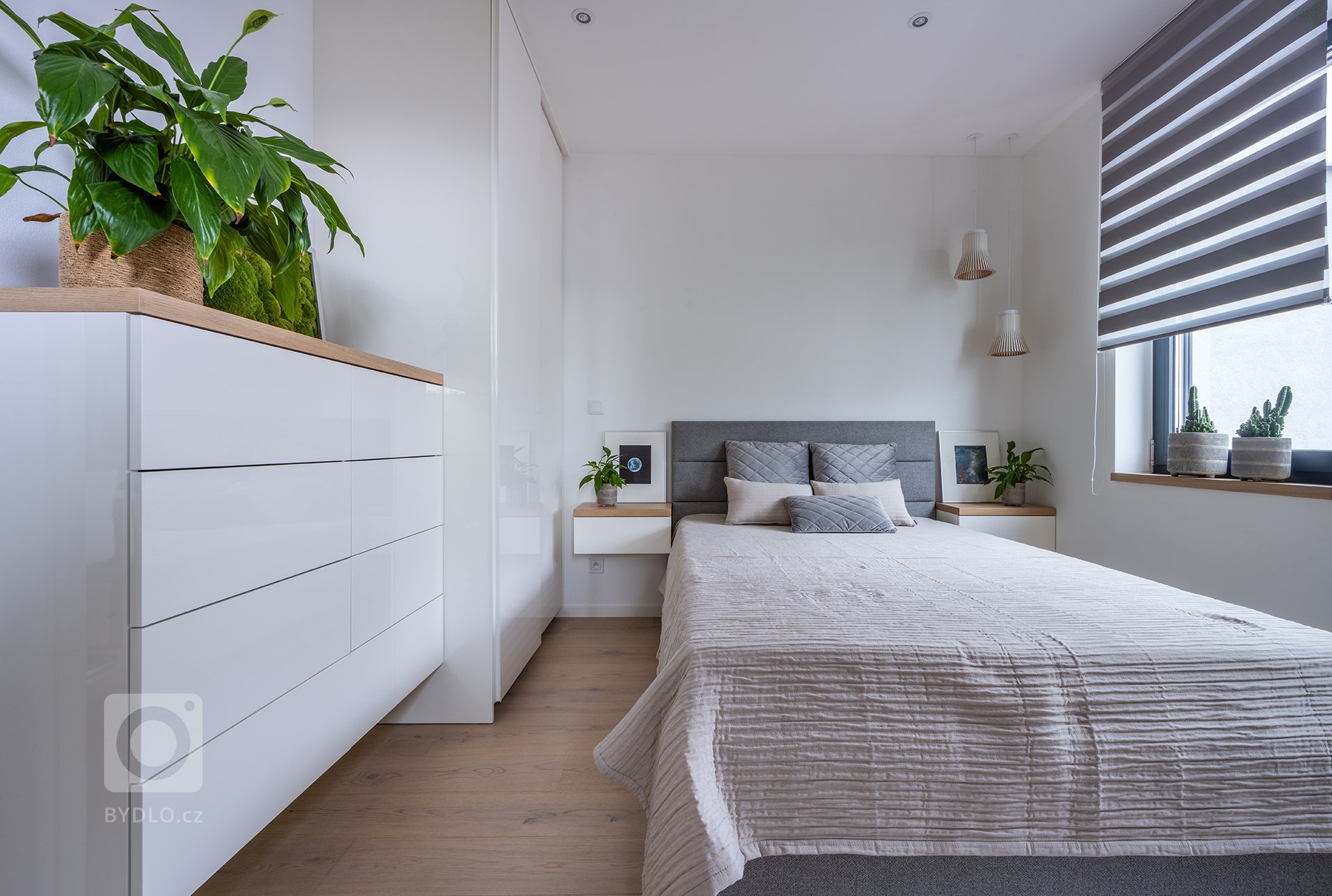 Jedinenčá realizace celého bytu v samotném centru Zlín. Cílem bylo sladit veškére materiály v jedno a nenechat se ovlivnit, tím že to nejde.&nbsp;
