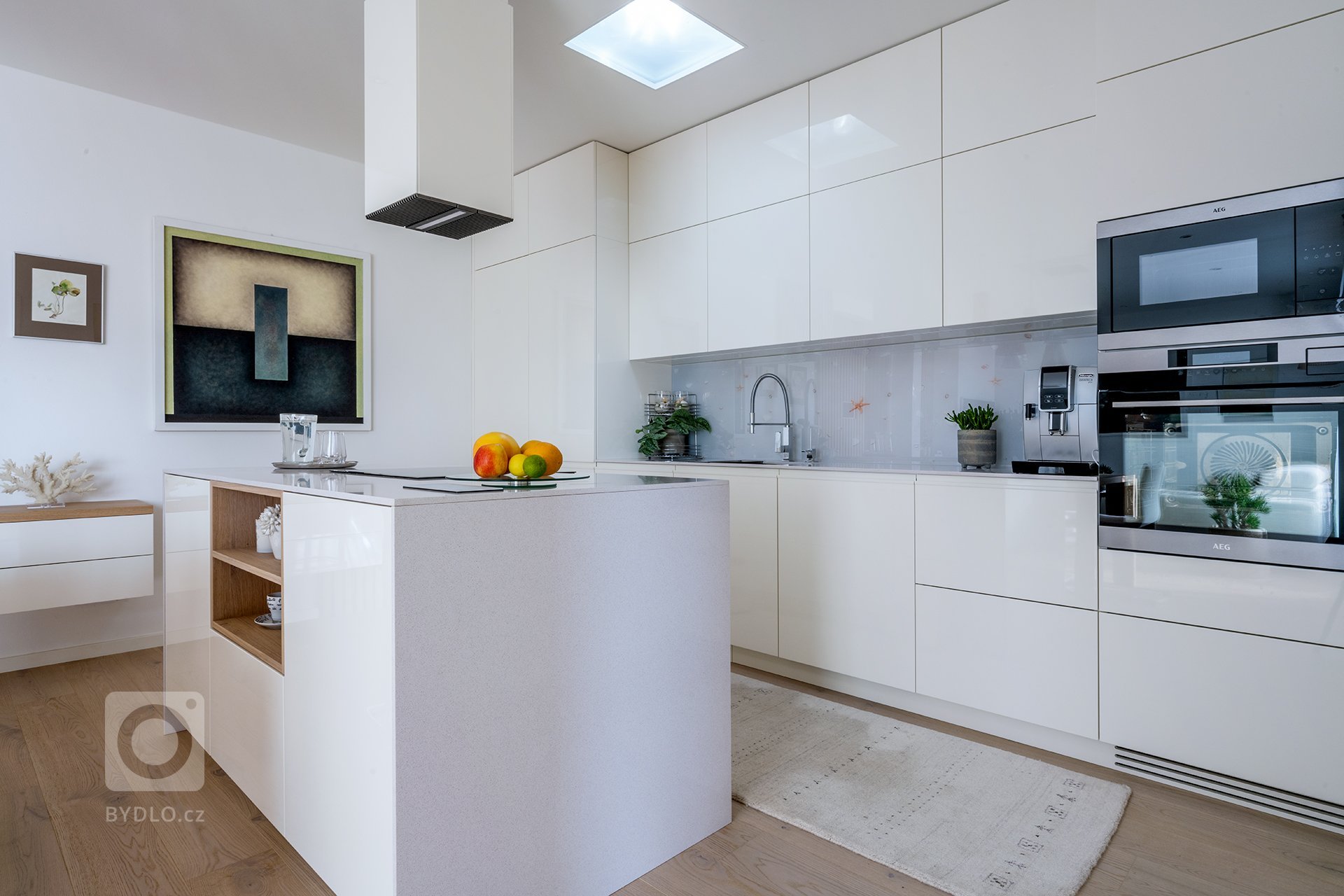 Jedinenčá realizace celého bytu v samotném centru Zlín. Cílem bylo sladit veškére materiály v jedno a nenechat se ovlivnit, tím že to nejde.&nbsp;
