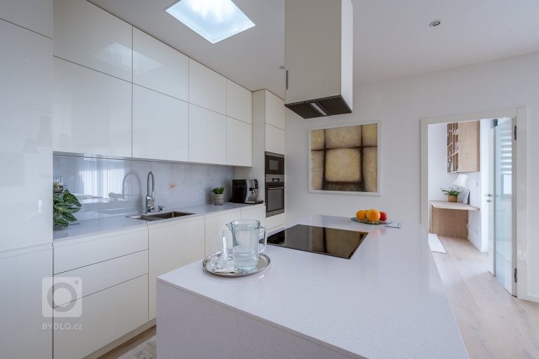 add picture to album