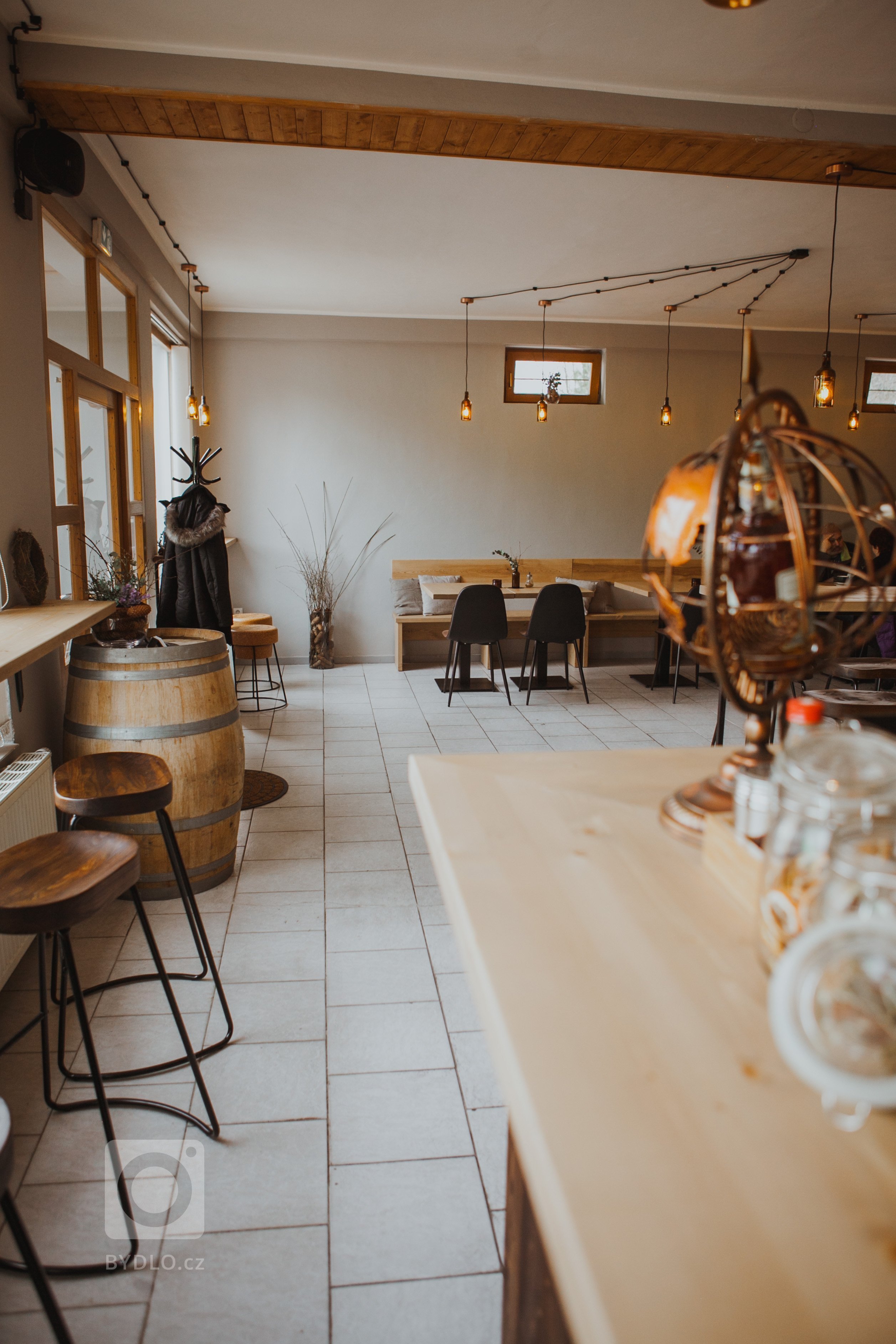 Spojení kavárny, vinárny a baru v jednom. Záleží na co je zrovna chuť. Tématické jméno La Šiška jak jinak než u prostoru o velikosti 87,63 m2 bez zázemí, který…