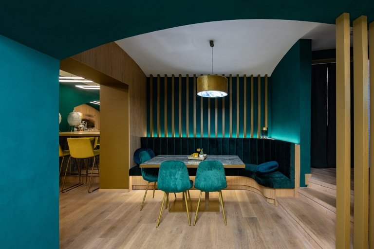 Hlavním požadavkem klienta byla tvorba prostředí, které by přilákalo zákazníky zejména prostřednictvím sociálních sítí. Prosecco &amp; Tapas bar snoubí…