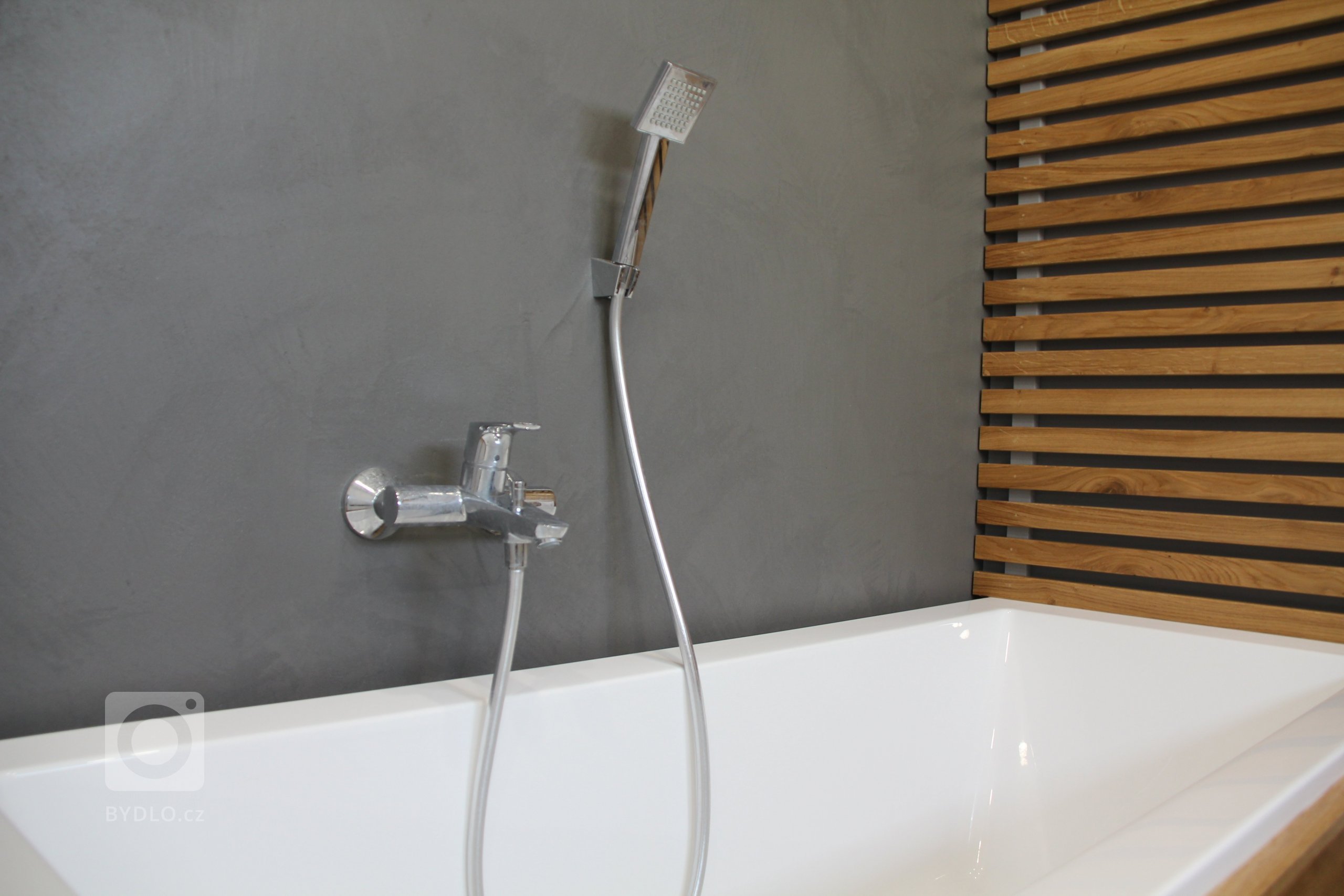 Interiér pro mladý pár v kombinaci dřevo - beton

&nbsp;

-Akce: Rodinný dům Liberec

-Realizace betonových povrchů, vinylové krytiny, dveří, schodiště a…