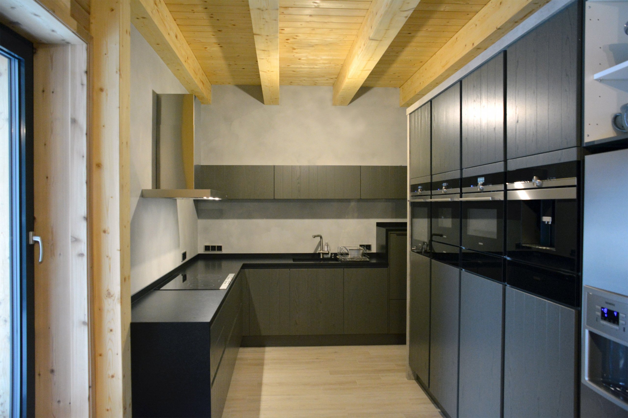 Apartmán uprostřed přírody
-AKCE: Rodinný dům
-Realizace betonových povrchů: MALDECOR, s.r.o.
-Použité materiály: panDOMO,…