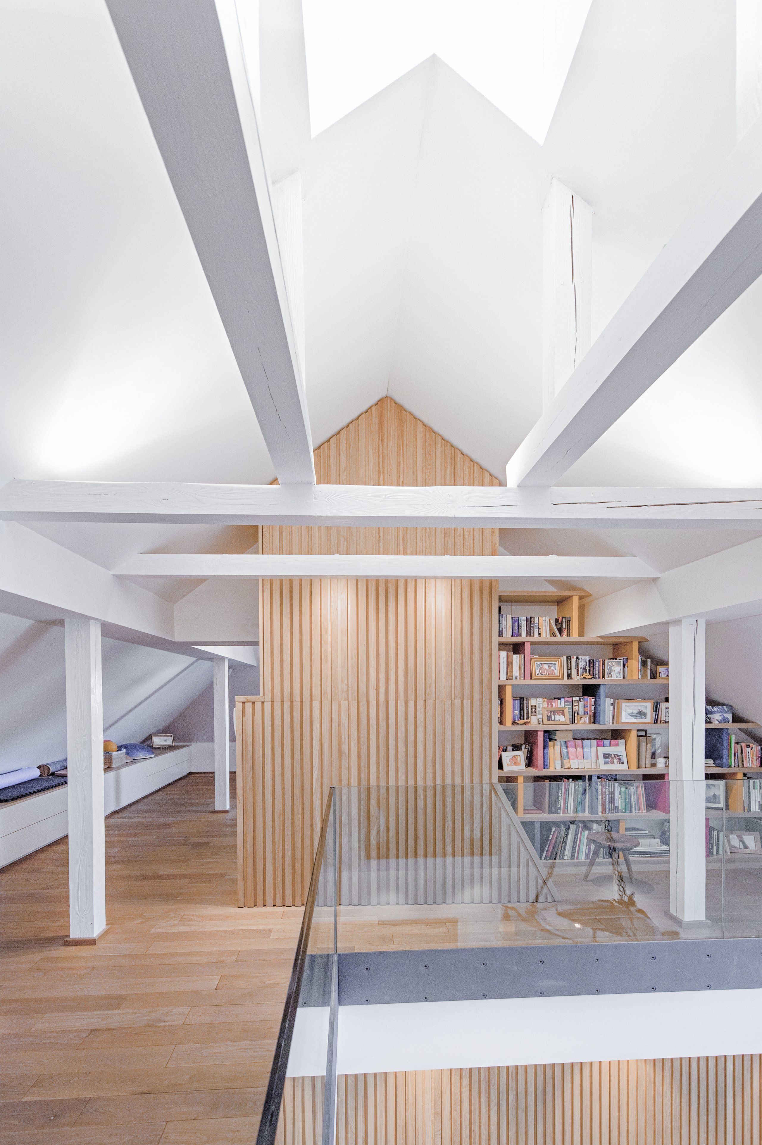 Vila Troja - EN&nbsp;

The historical family house is located on the hill of the residential area of Troja in Prague. The house is naturally integrated with…