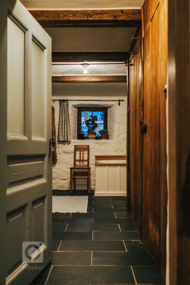 Rekonstrukce 280let staré chalupy pod památnou lípou. Dům byl znehodnocen opravou v 70tých letech a bylo nutno provést kompletní zásah do konstrukcí, výměnu…