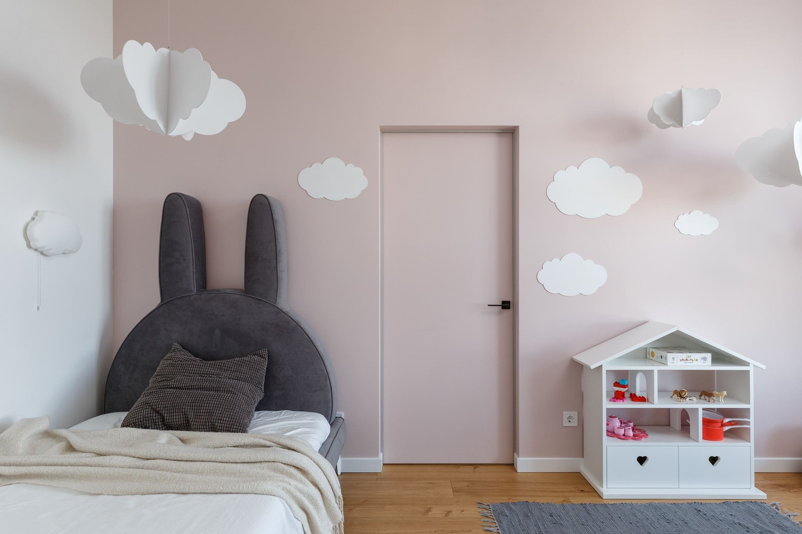 Beton a dřevo v interiéru jdou skvěle dohromady