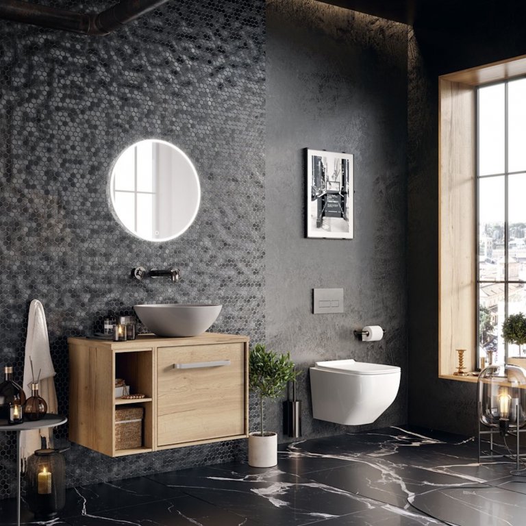 Černá do současné moderní koupelny rozhodně patří