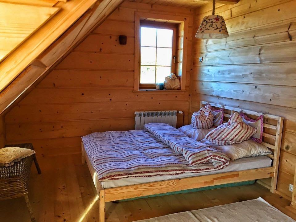 Dřevěný srub ve venkovském stylu