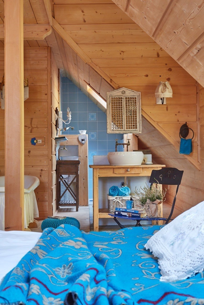 Dřevěný srub ve venkovském stylu