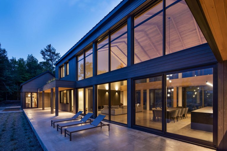 Dům uprostřed kanadské přírody