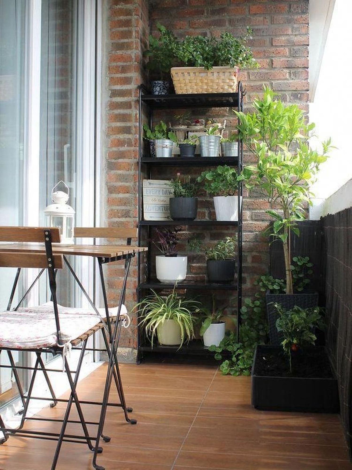 Jak vyzdobit balkon ve městě?