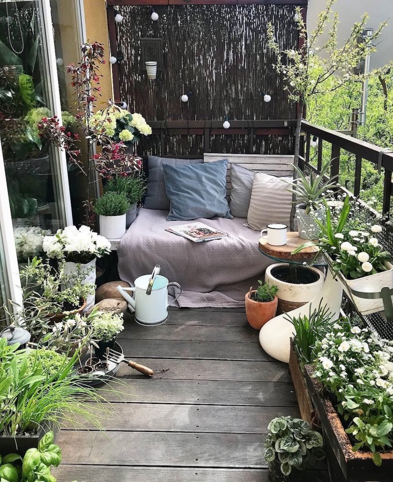 Jak vyzdobit balkon ve městě?