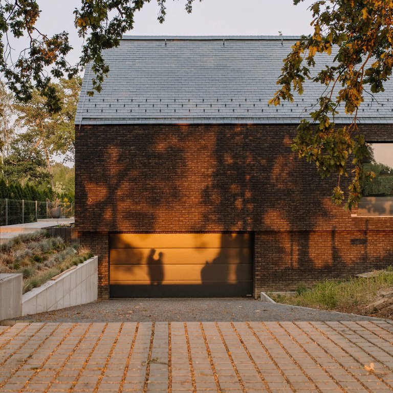 Nový dům ve tvaru moderní stodoly