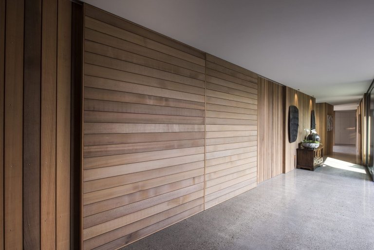 Po rekonstrukci vznikla moderní stodola obložená cedrem