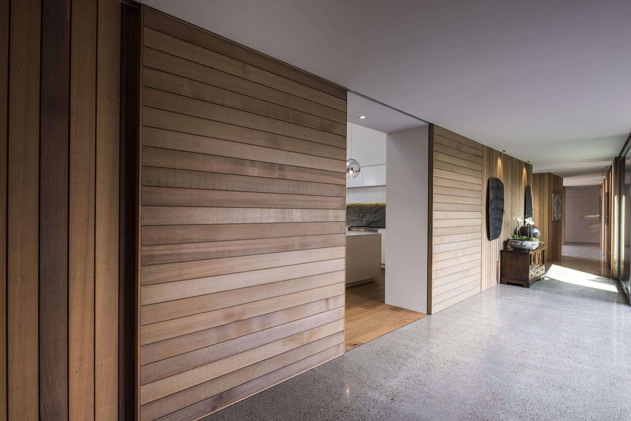 Po rekonstrukci vznikla moderní stodola obložená cedrem