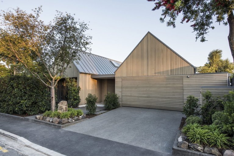 Po rekonstrukci vznikla moderní stodola obložená cedrem