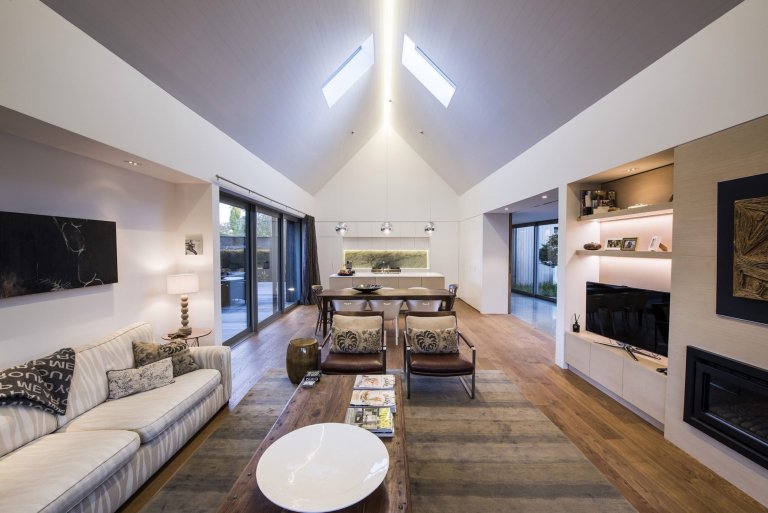 Po rekonstrukci vznikla moderní stodola obložená cedrem