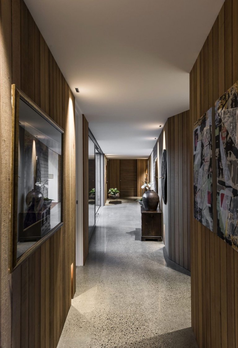 Po rekonstrukci vznikla moderní stodola obložená cedrem