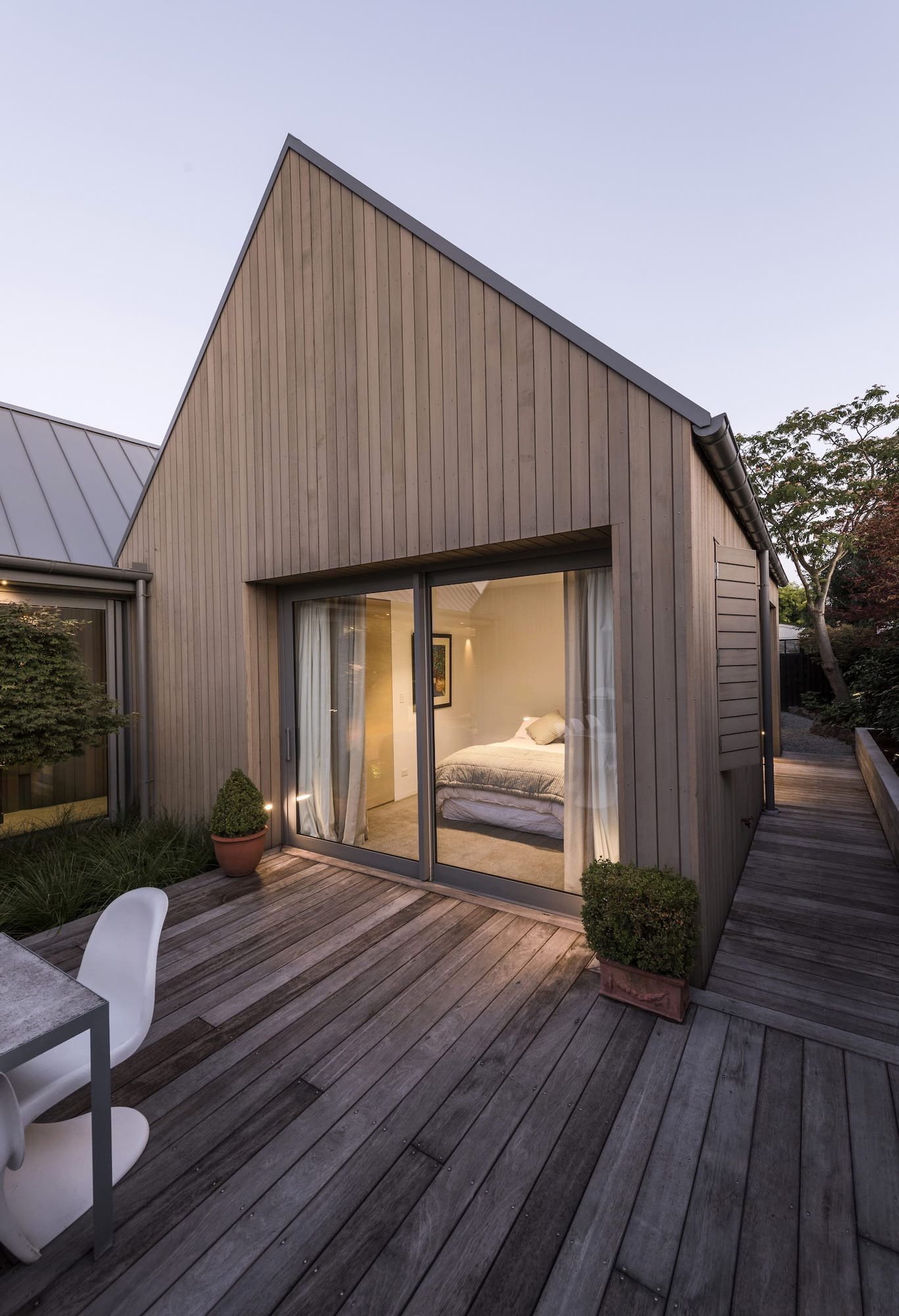 Po rekonstrukci vznikla moderní stodola obložená cedrem