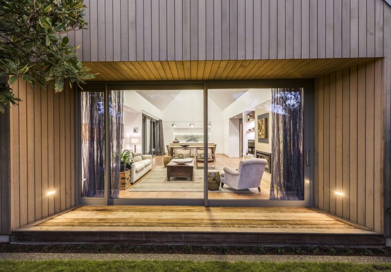 Po rekonstrukci vznikla moderní stodola obložená cedrem