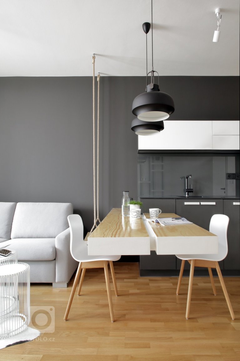 add picture to album