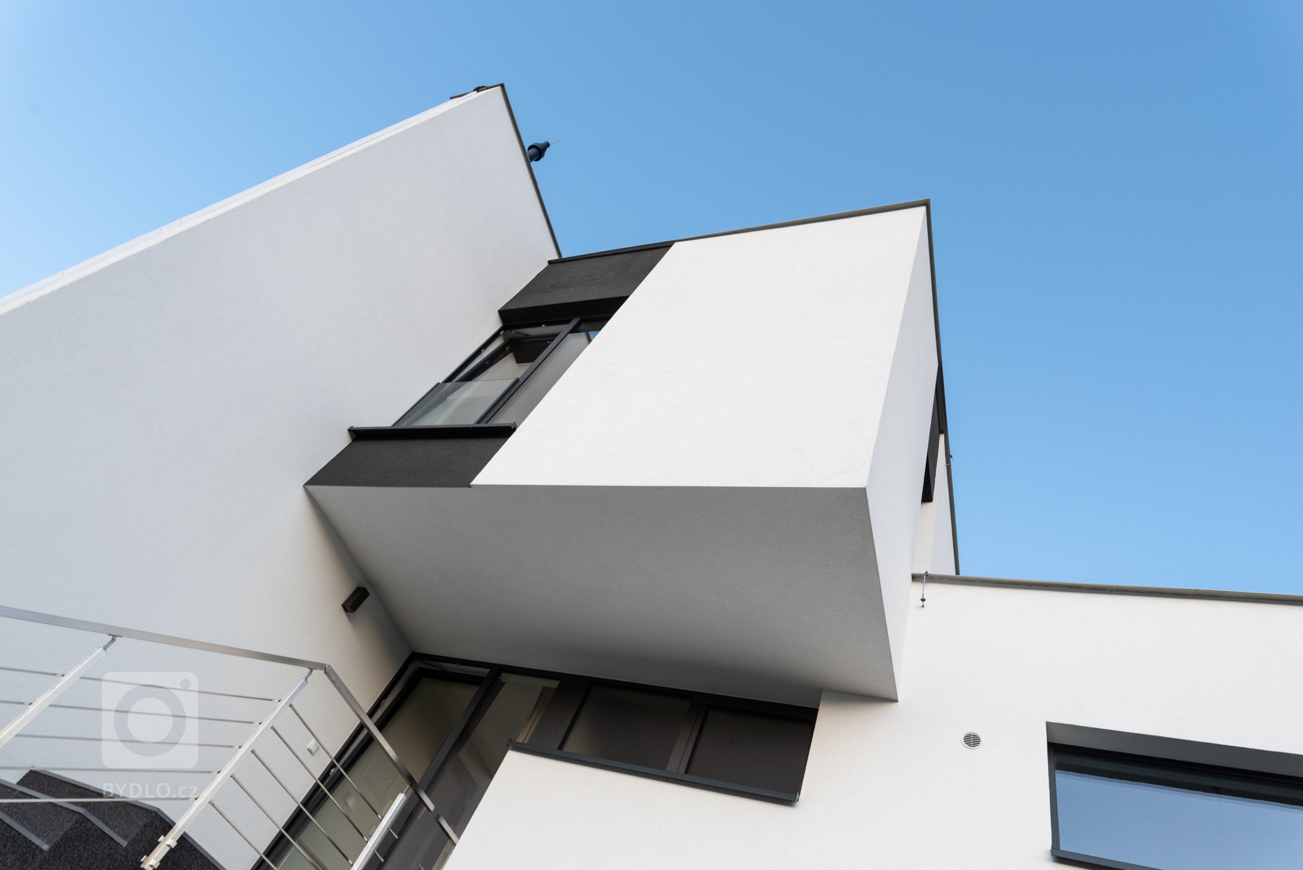 Pozemek se nalézá ve velmi klidné lokalitě Praha-Hloubětín, s dobrým dopravním napojením do centra Prahy, ať už je to vlastní nebo hromadná doprava. Jižní…