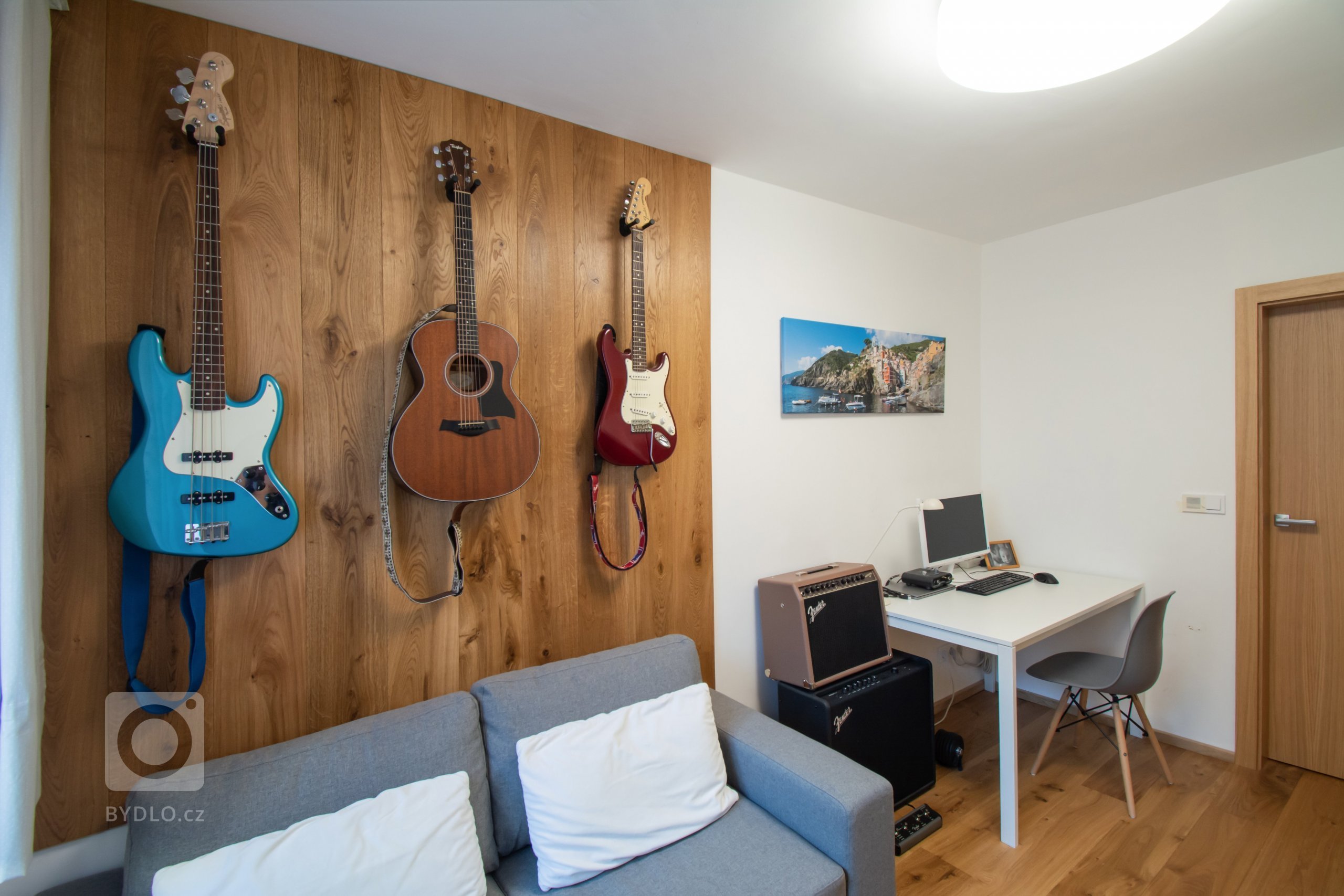 Byt je ve staré blokové zástavbě v Holešovicích. Velká výhoda bytu spočívá v jeho nosném systému kdy Jediný nosný prvek v celé dispozici&nbsp;je sloup zhruba…