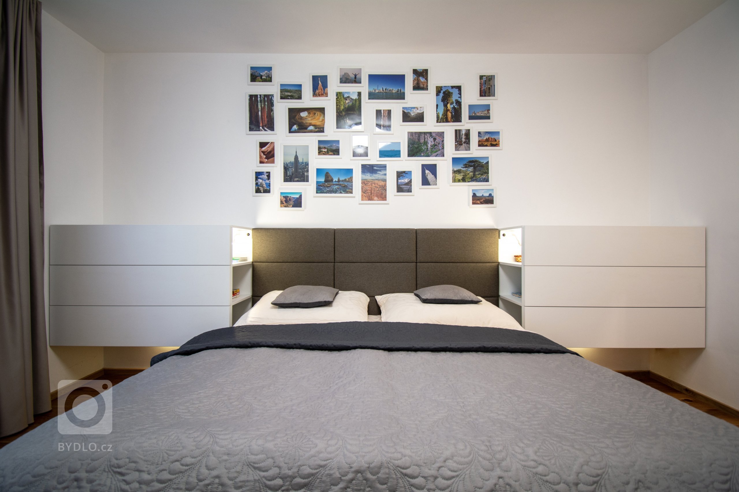 Byt je ve staré blokové zástavbě v Holešovicích. Velká výhoda bytu spočívá v jeho nosném systému kdy Jediný nosný prvek v celé dispozici&nbsp;je sloup zhruba…