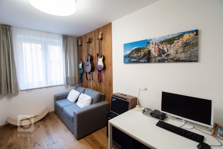 add picture to album