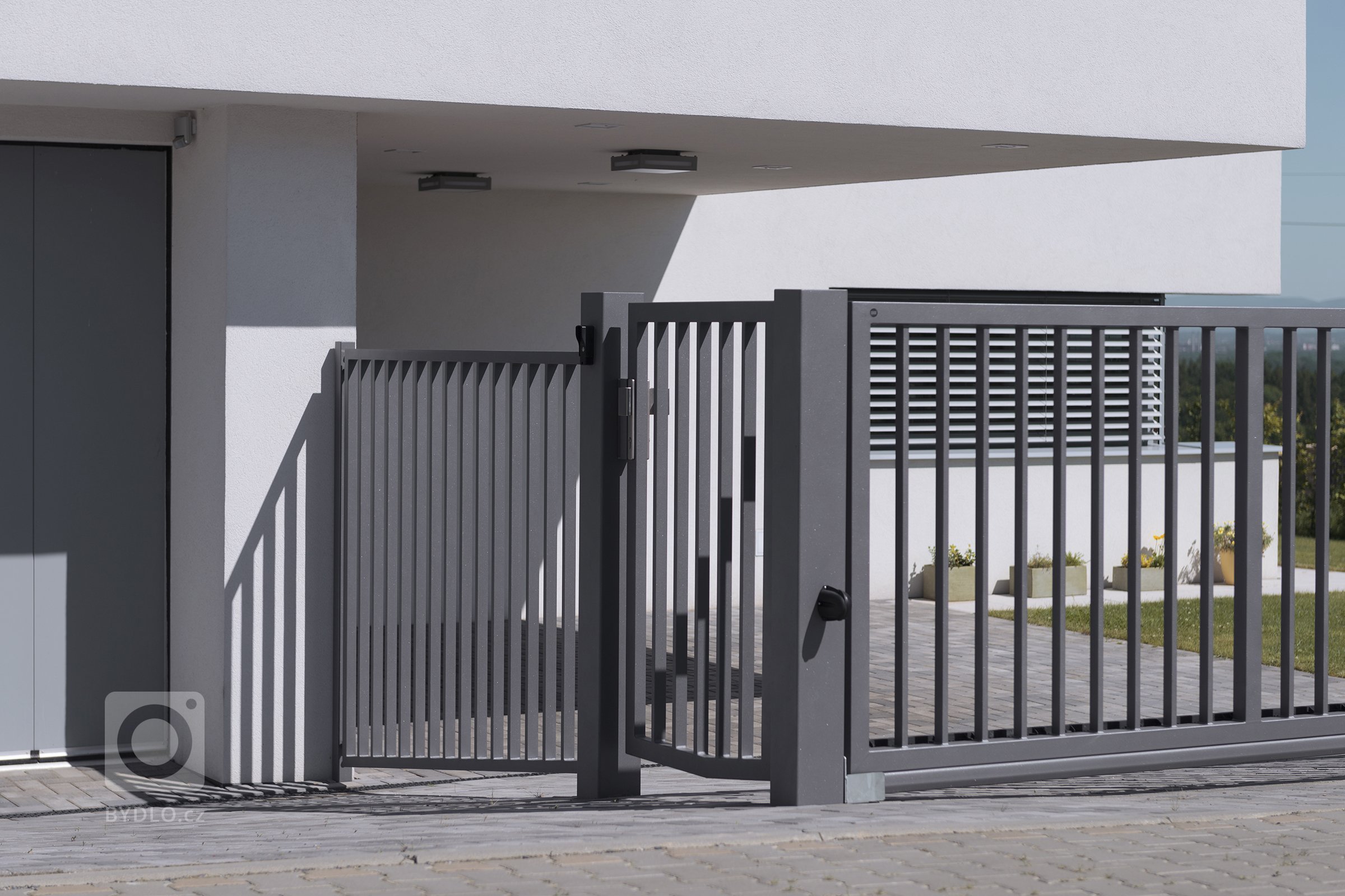 Netradiční dům -&nbsp;netradiční&nbsp;plot

Když zadáte dům&nbsp;architektům v Master Design, můžete čekat,&nbsp;že to bude pecka. Žádná tuctovka. A když…