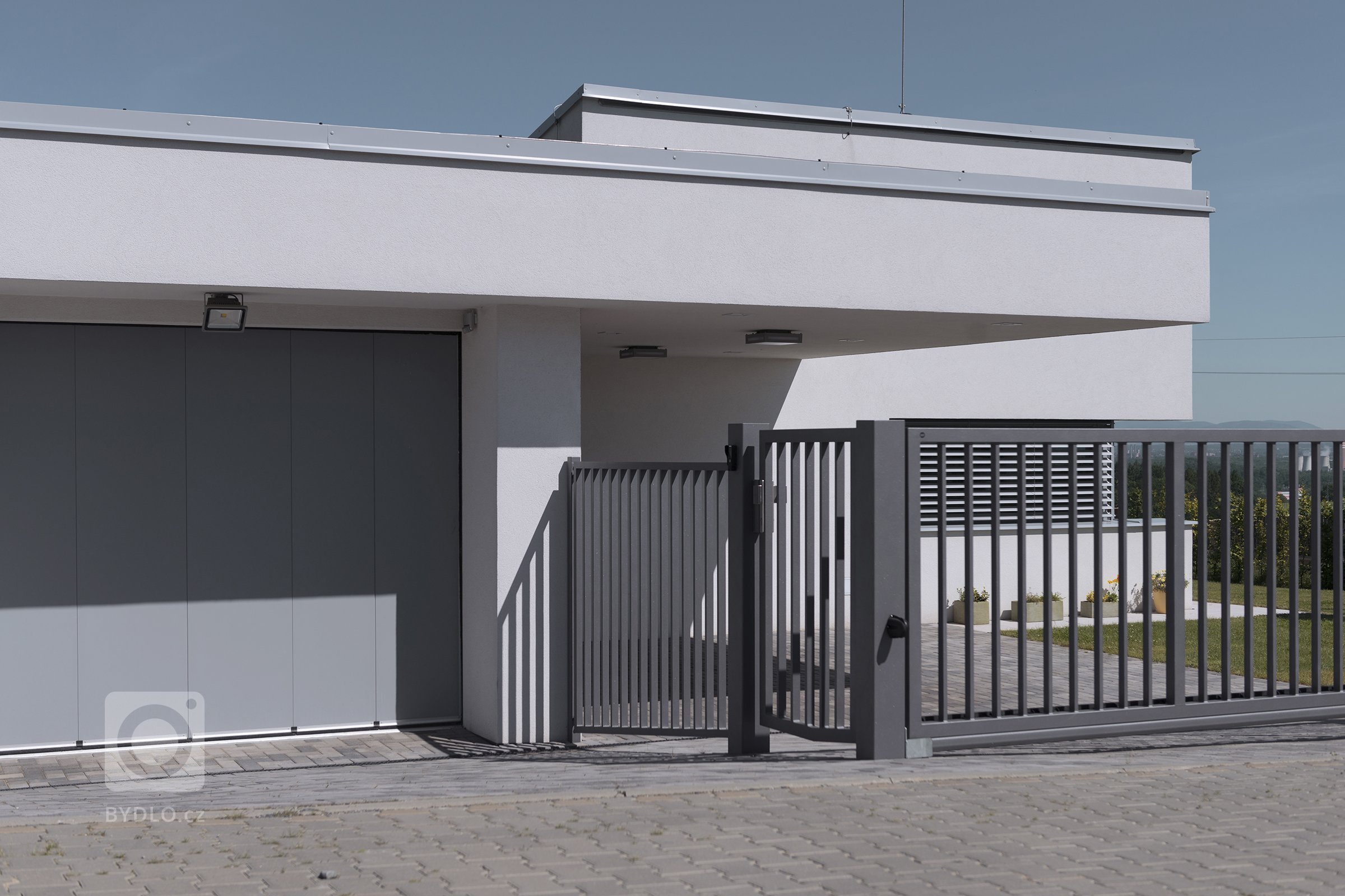 Netradiční dům -&nbsp;netradiční&nbsp;plot

Když zadáte dům&nbsp;architektům v Master Design, můžete čekat,&nbsp;že to bude pecka. Žádná tuctovka. A když…