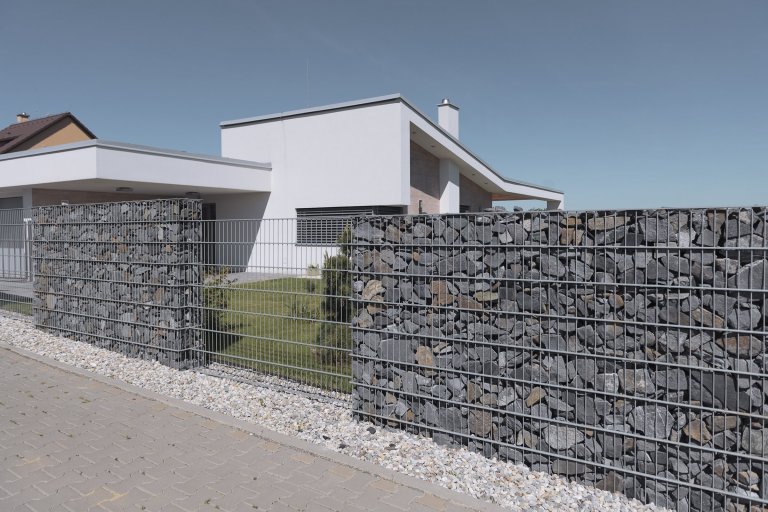 Netradiční dům -&nbsp;netradiční&nbsp;plot

Když zadáte dům&nbsp;architektům v Master Design, můžete čekat,&nbsp;že to bude pecka. Žádná tuctovka. A když…