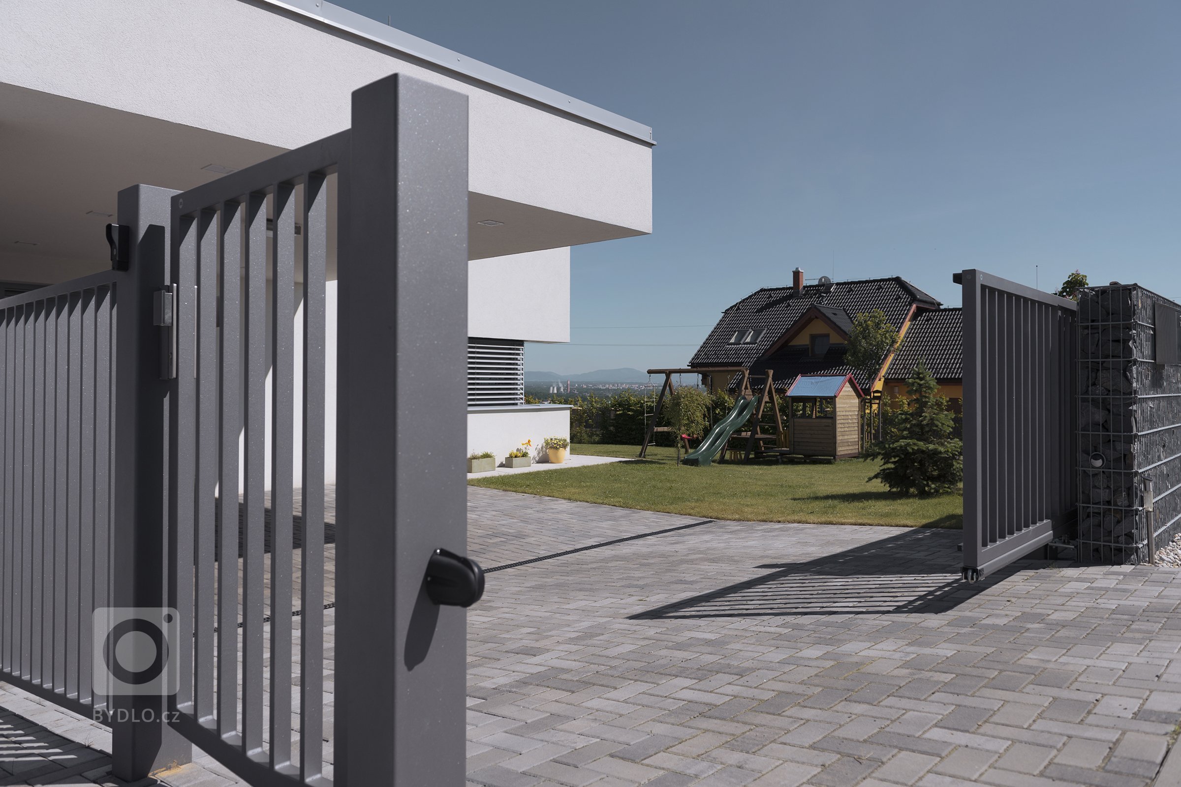 Netradiční dům -&nbsp;netradiční&nbsp;plot

Když zadáte dům&nbsp;architektům v Master Design, můžete čekat,&nbsp;že to bude pecka. Žádná tuctovka. A když…