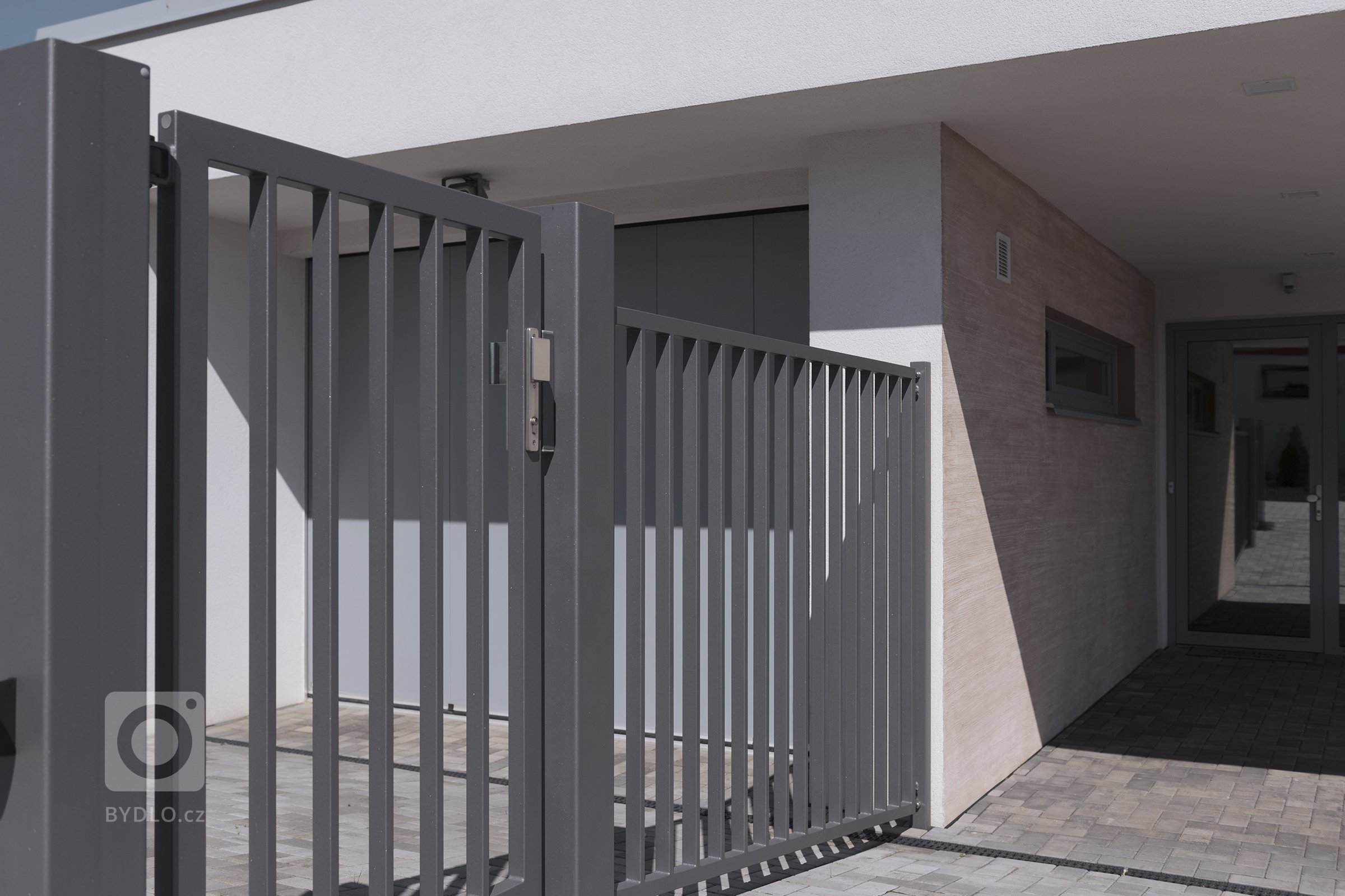 Netradiční dům -&nbsp;netradiční&nbsp;plot

Když zadáte dům&nbsp;architektům v Master Design, můžete čekat,&nbsp;že to bude pecka. Žádná tuctovka. A když…