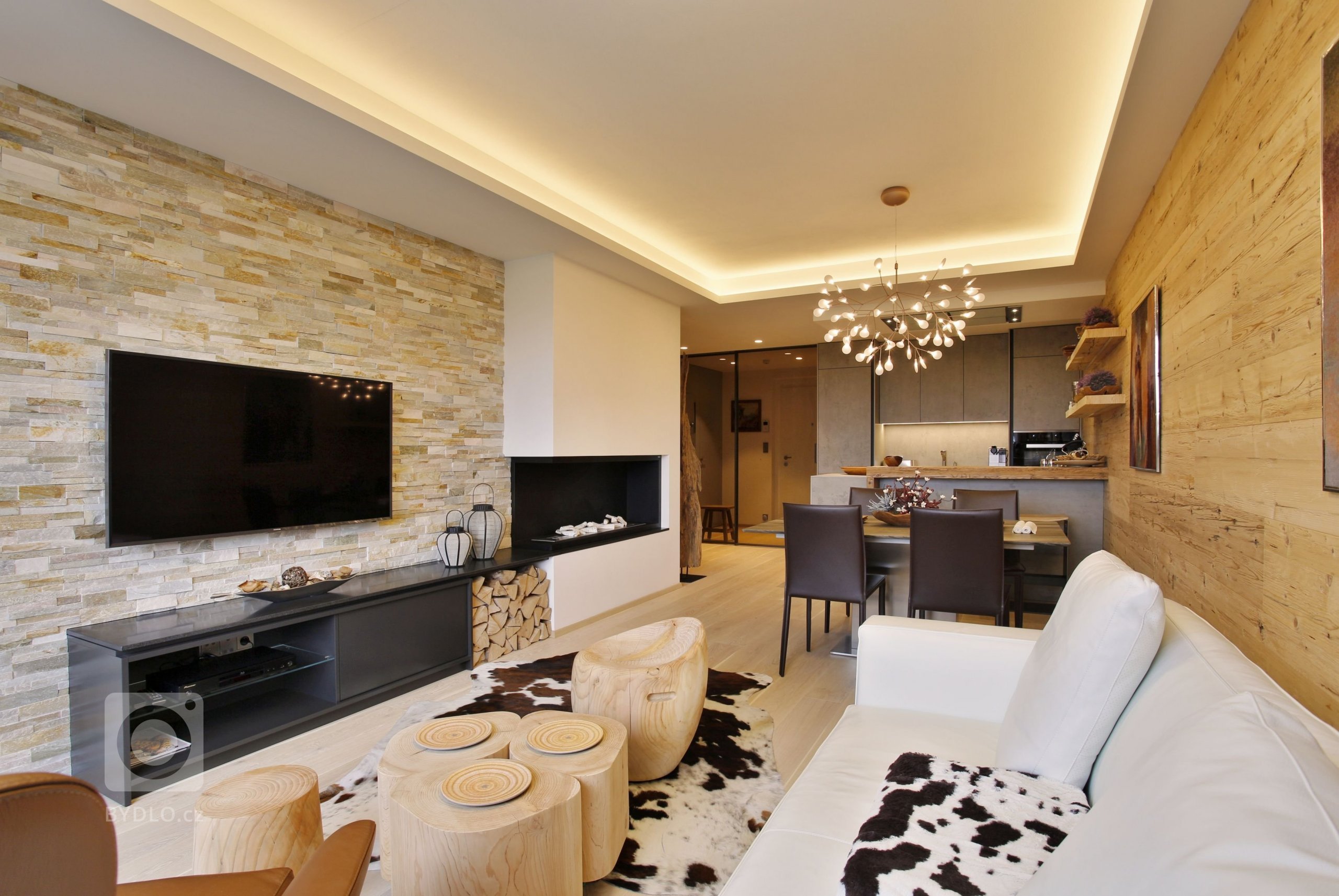 Při plánování svého horského apartmánu v Krkonoších vsadili majitelé na výrazovou čistotu, jednoduchost a přírodní materiály.

V luxusním apartmá jednoduché…