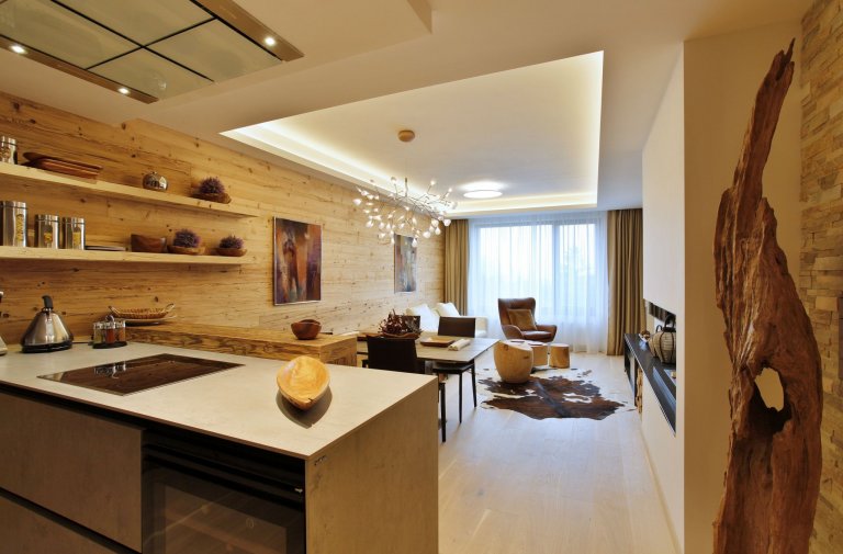Při plánování svého horského apartmánu v Krkonoších vsadili majitelé na výrazovou čistotu, jednoduchost a přírodní materiály.

V luxusním apartmá jednoduché…