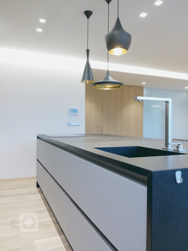 add picture to album