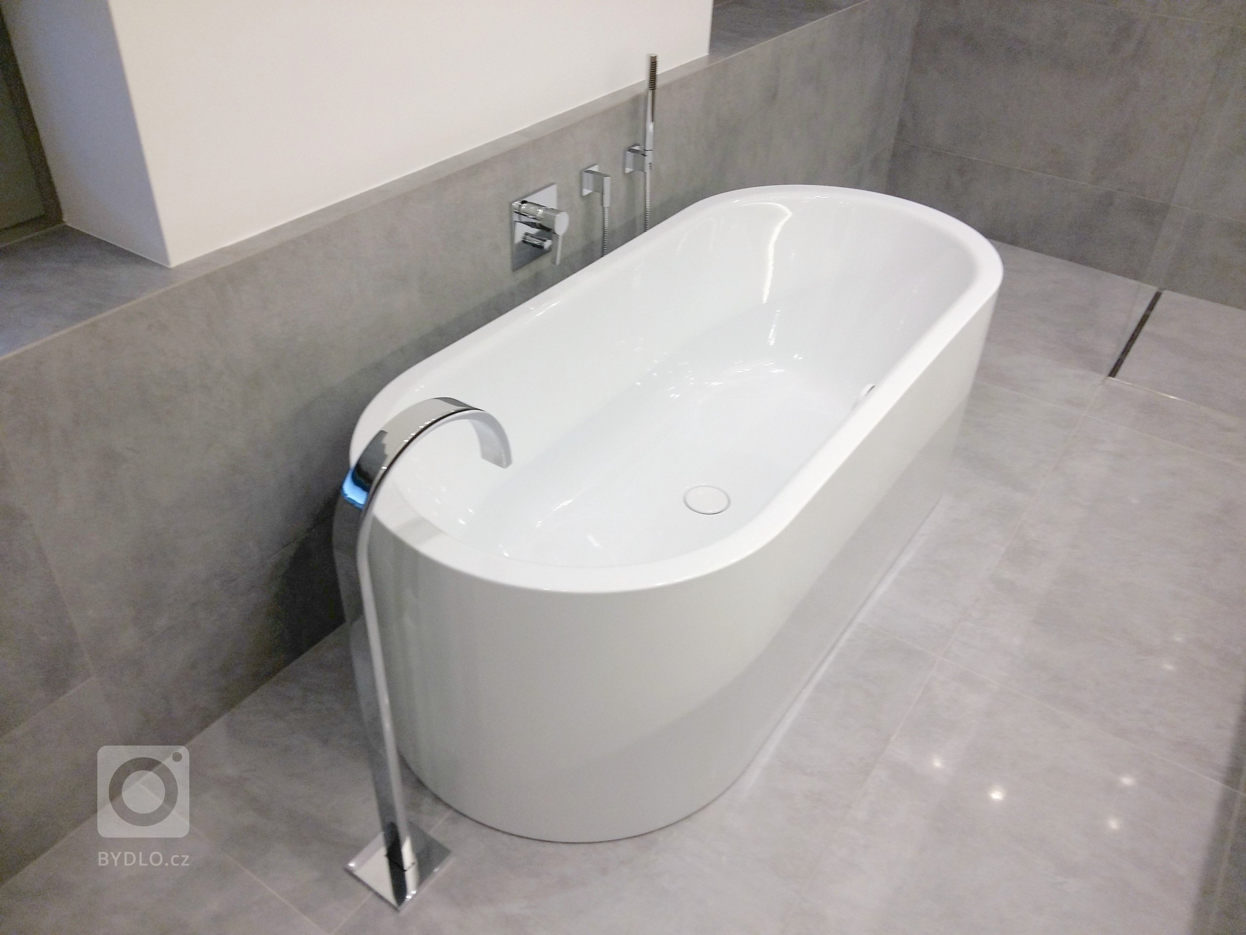 Byli jsme osloveni k návrhu a kompletní realizaci interiéru rodinného domu ve Špindlerově Mlýně. Přáním investora bylo vytvořit jednoduchý a otevřený prostor.…